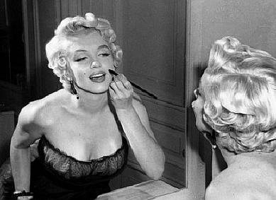 Marilyn doing her makeup